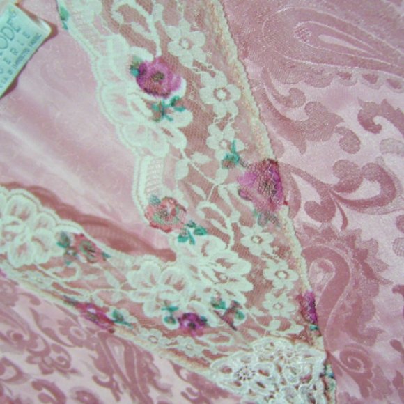 Val Mode Short Nightgown Embossed Peachy Pink Satin Lace Appliques NWOT - Picture 2 of 2